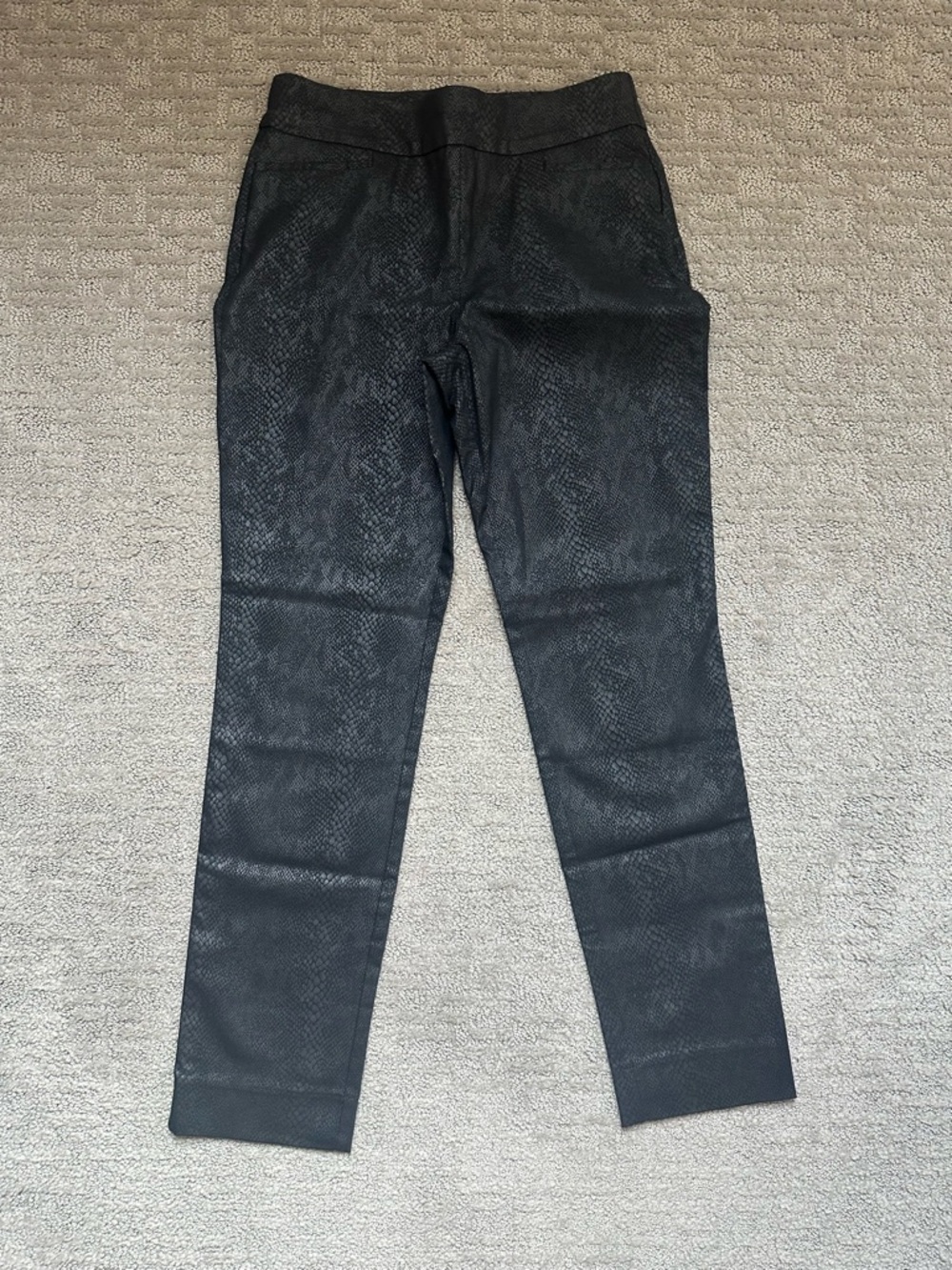 Chico’s Snakeskin Print Pants Black Stretch Straight Leg Pull On Size 0R (US 4) - Picture 2 of 9